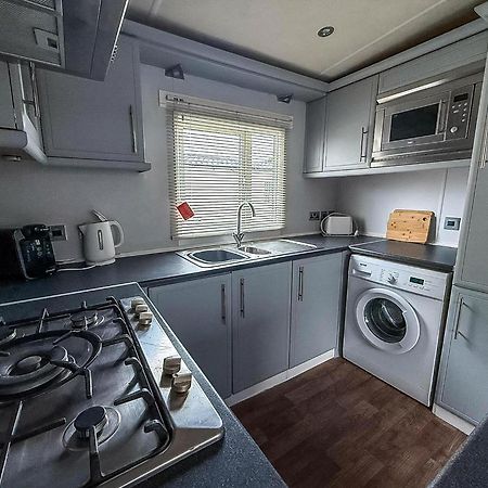 6 Berth Caravan For Hire At Seawick Holiday Park In Clacton-On-Sea Ref 27049Sw Екстер'єр фото