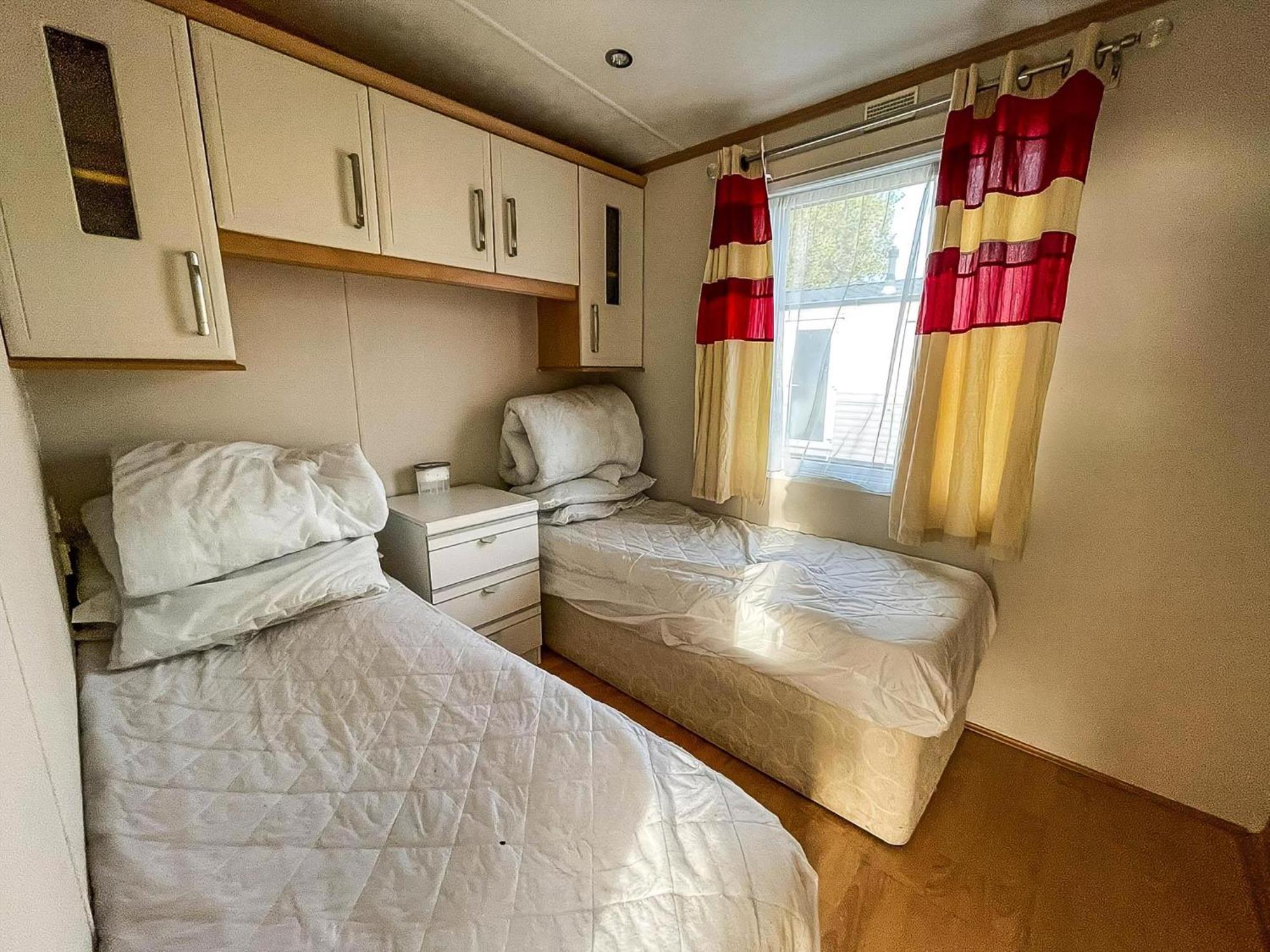 6 Berth Caravan For Hire At Seawick Holiday Park In Clacton-On-Sea Ref 27049Sw Екстер'єр фото