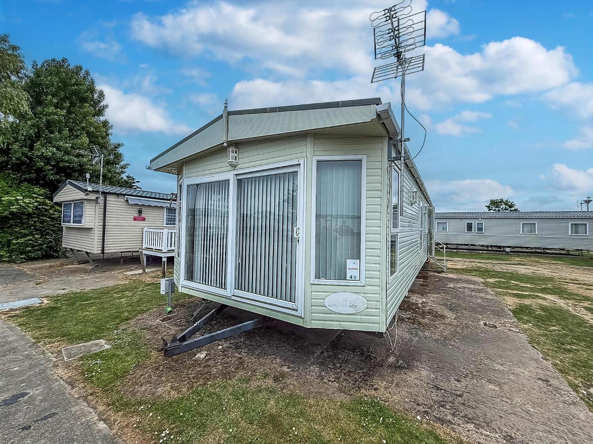 6 Berth Caravan For Hire At Seawick Holiday Park In Clacton-On-Sea Ref 27049Sw Екстер'єр фото